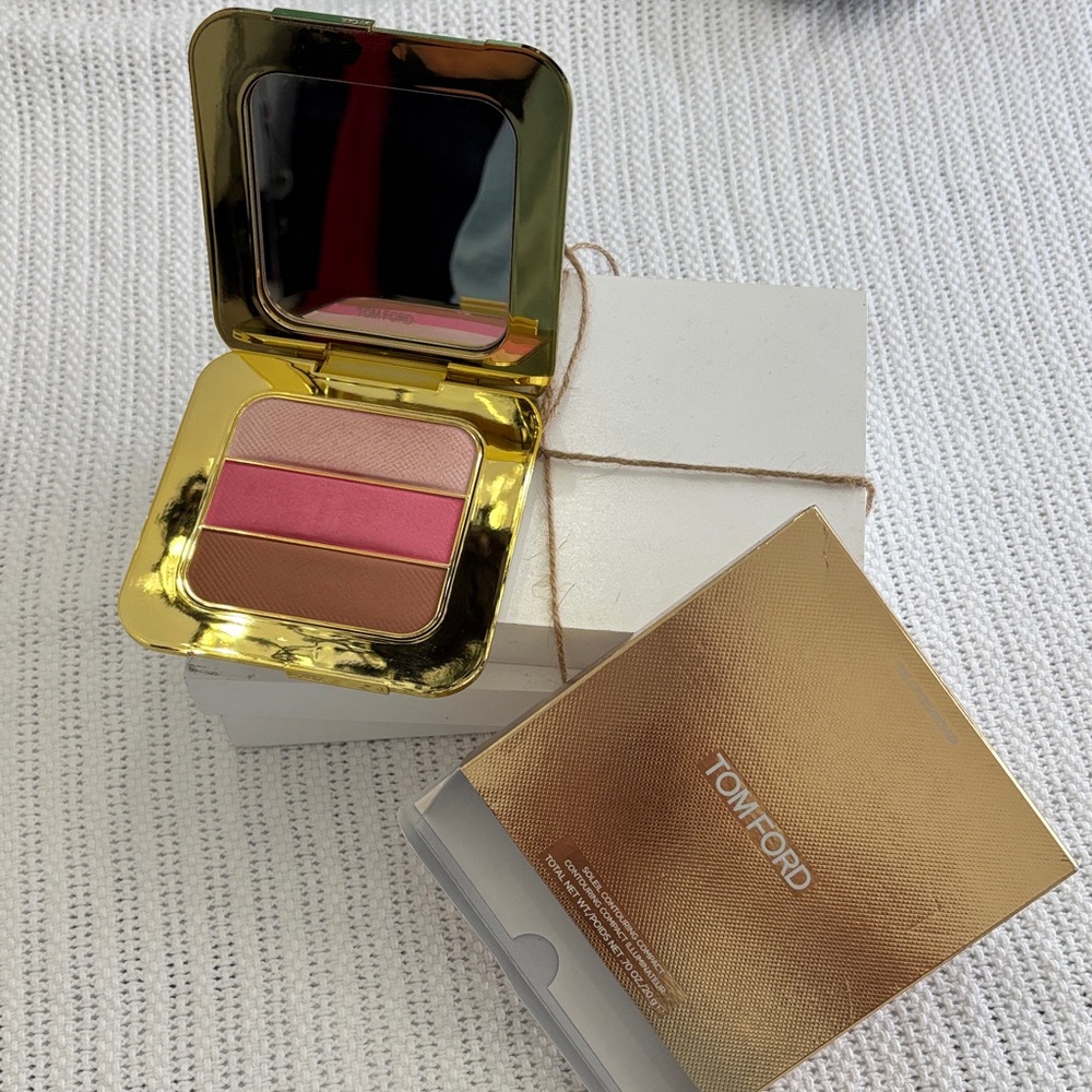 Tom Ford Contouring Compact Illuminater - Picture 2 of 7